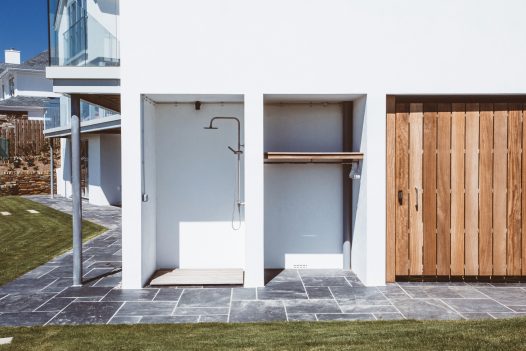 Carn Mar in Polzeath comes complete with a heated outdoor shower and surfboard rack