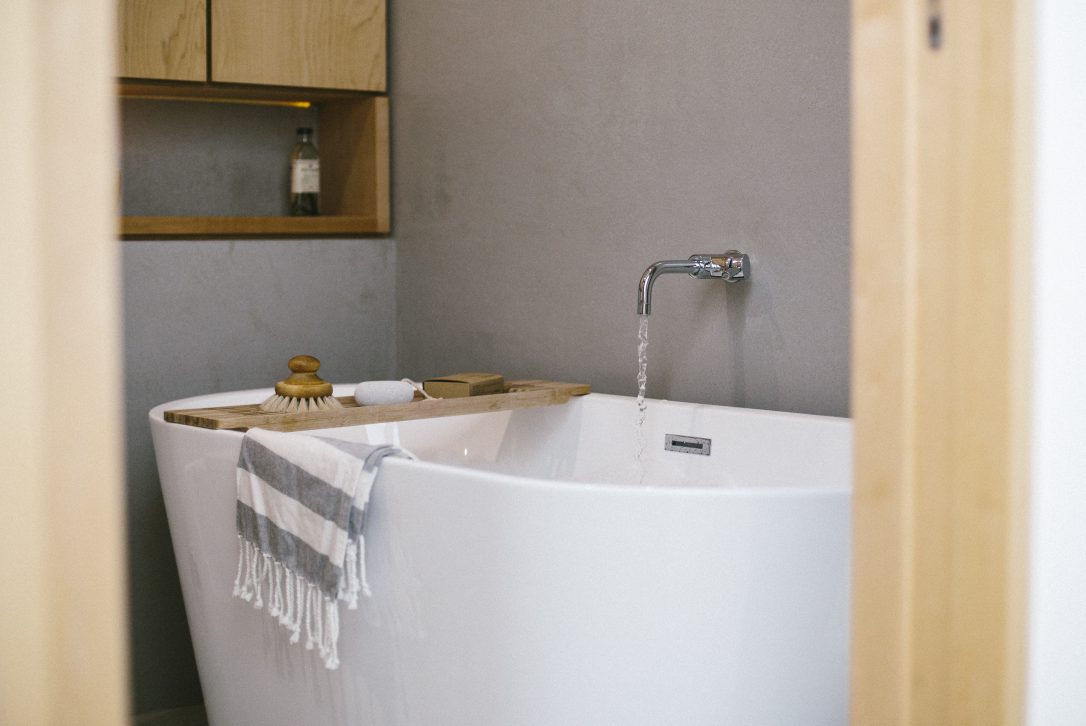 Bath at Dry Creek House, a self-catering holiday home in Polzeath, North Cornwall