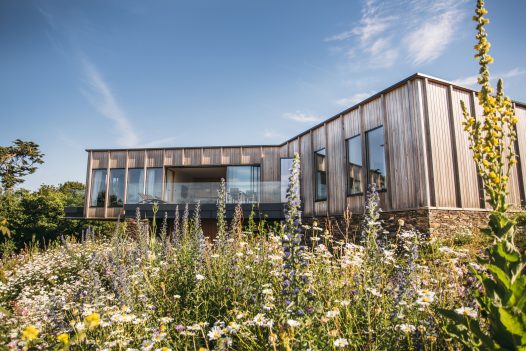 The wooden hot tub at Dry Creek House, a self-catering holiday home in Polzeath, North Cornwall