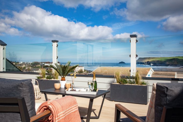 Driftwood, a luxury self-catering apartment with roof garden in Polzeath, North Cornwall