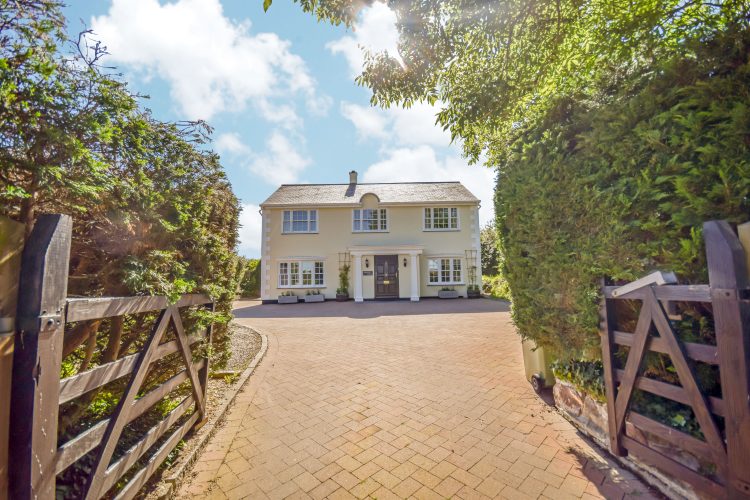 Kernow House, a self-catering holiday home in Rock, North Cornwall