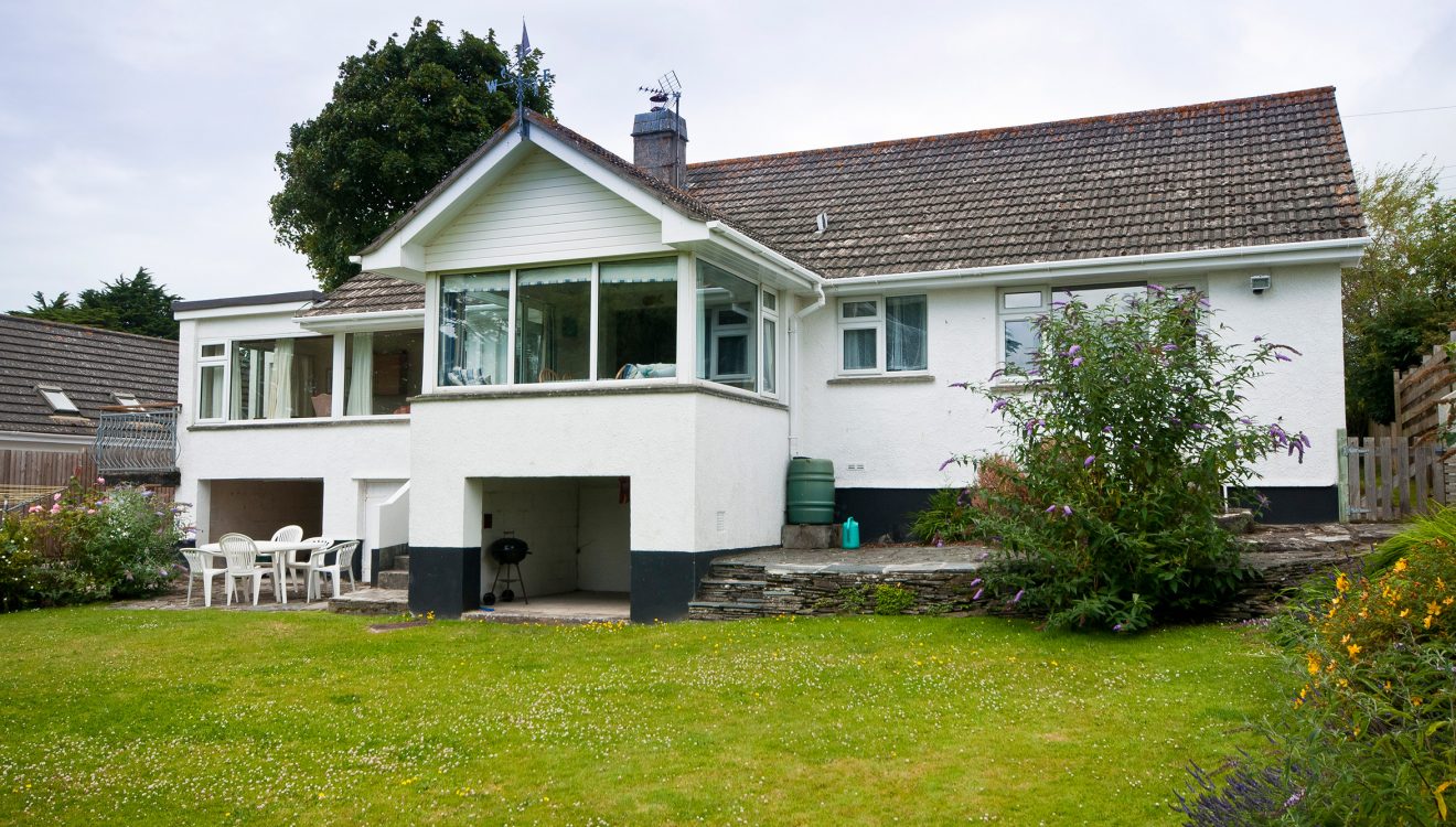 Front view of Little Riggs, a self-catering holiday home in Rock, North Cornwall