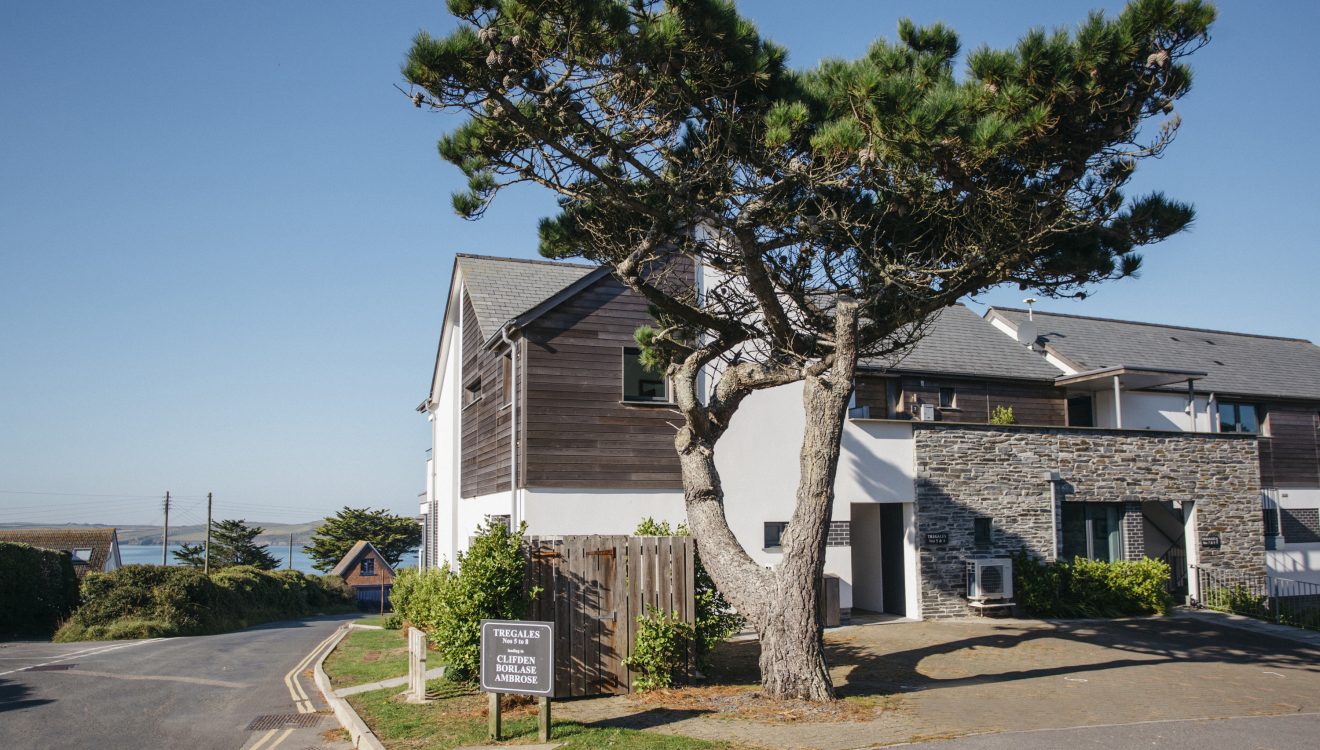 No 6 Tregales is a self-catering holiday apartment in New Polzeath, North Cornwall