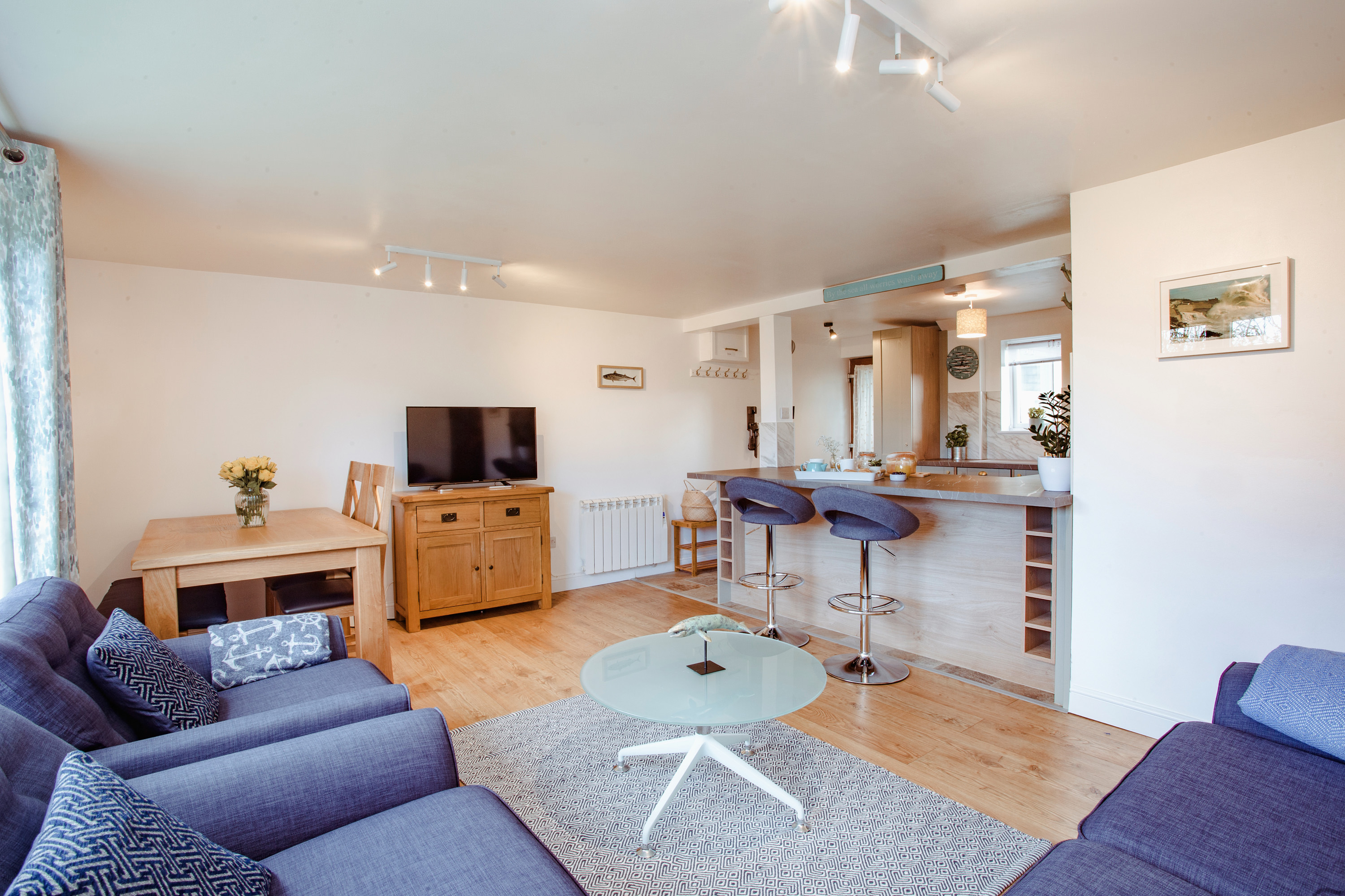 Penhwedhi a self-catering holiday home in Polzeath, North Cornwall